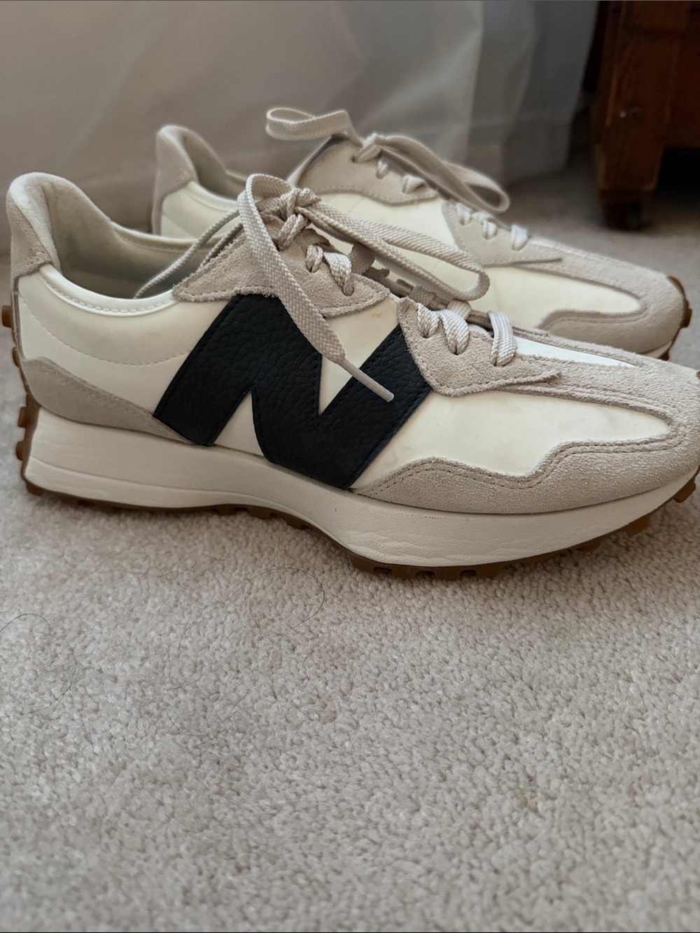 Women’s Size 8.5 New Balance 327 Cream & Black Retro Runner Sneaker